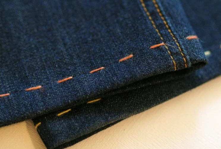 Подшиваем джинсы красиво - не обрезая и сохраняя строчку
