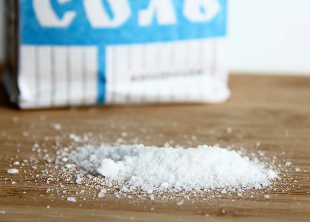Зачем нужно класть соль при стирке? Идеи и советы своими руками