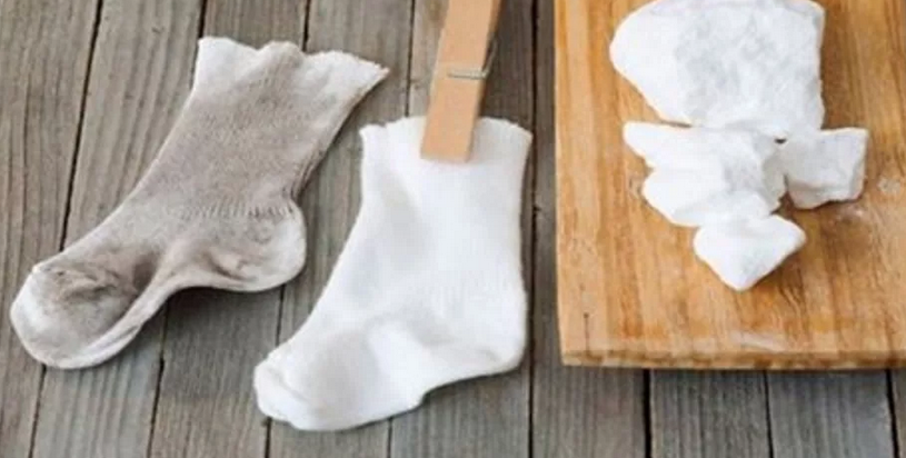 Как отстирать белые носки от черной подошвы