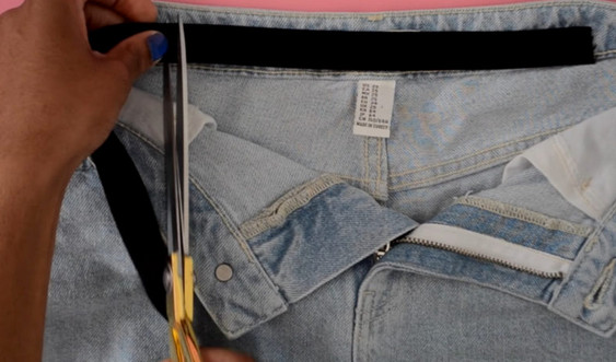 Как уменьшить джинсы в поясе? Это гениально!