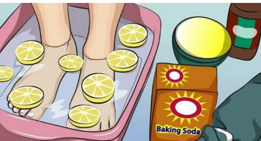 Ванночка для ног в лимонной воде поможет детоксифицировать весь организм